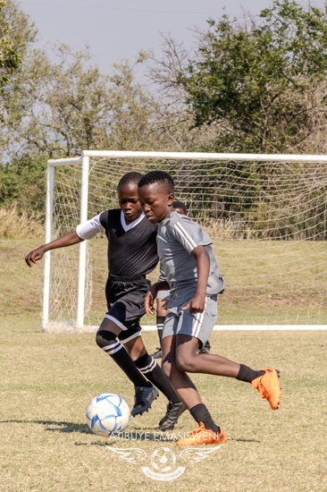 Players competing for the ball