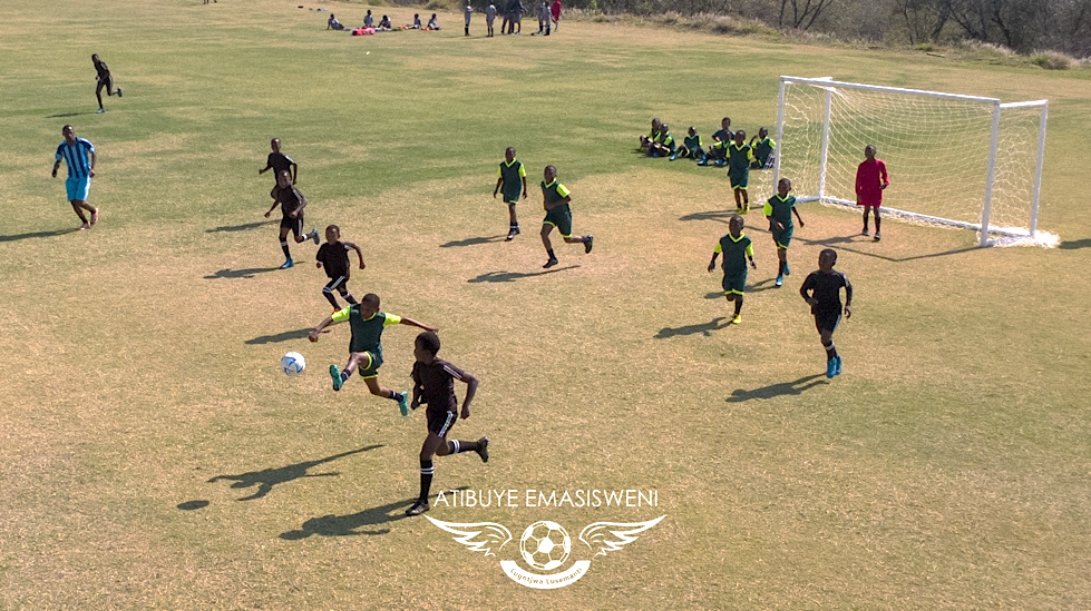 Players competing for the ball